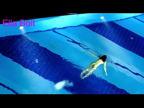❤️ Ech kann net ophalen ze kucken, jonk Blond gefaange schwammen plakeg am ELLA BOLT Resort Pool Hausgemachte Porno bei eis ️❤